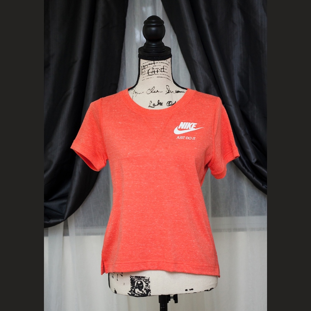 NIKE CORAL TSHIRT SIZE S